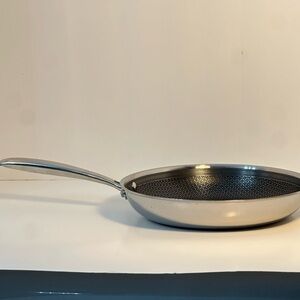 Elegant Silver Non-Stick Frying Pan